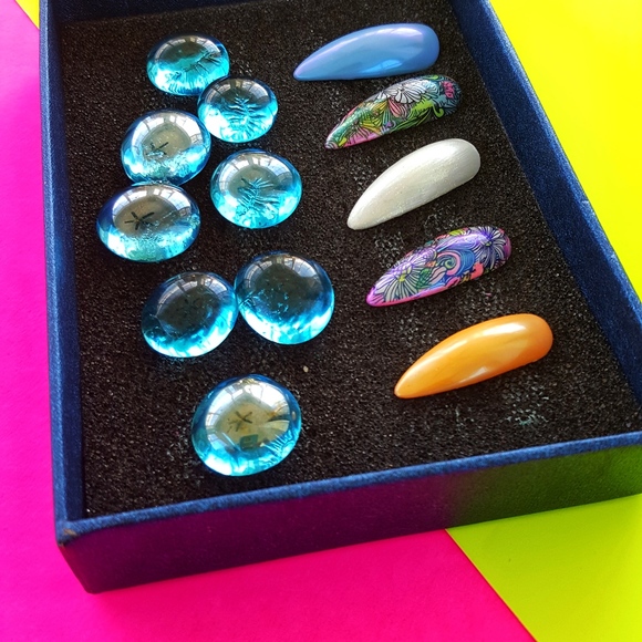 "FLORA" Floral Press-On Nails * Full Set* - Picture 5 of 6